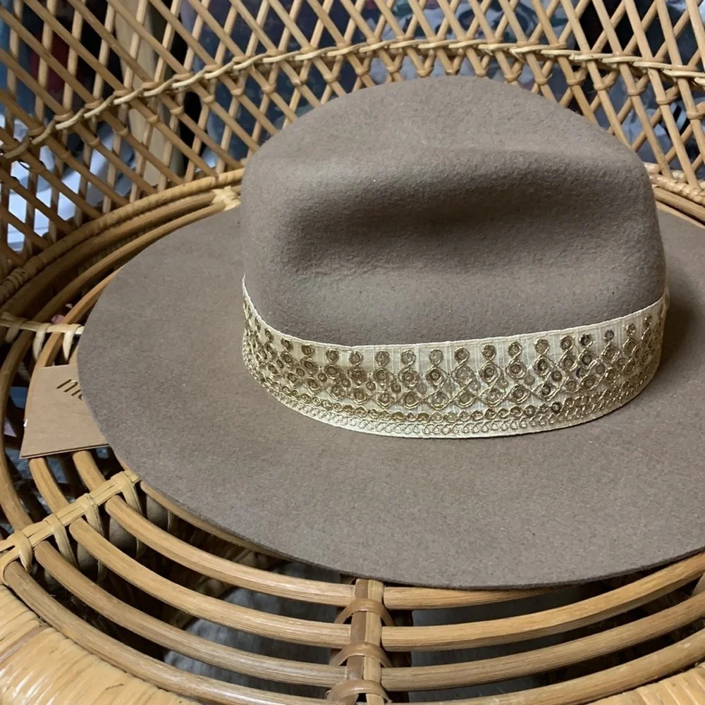 Anthropologie Maradji hat NWT one size taupe gold trimmed